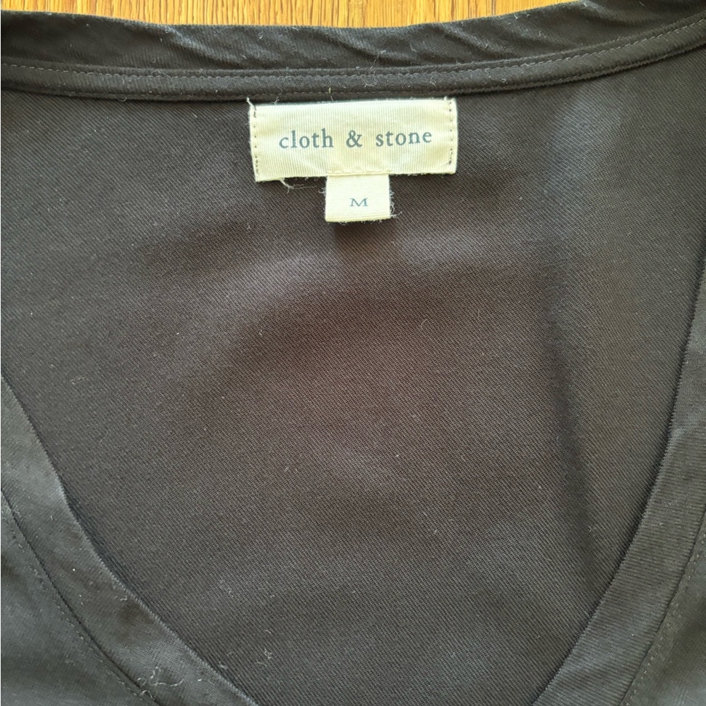 Cloth & Stone v-neck shirt - Picture 2 of 9